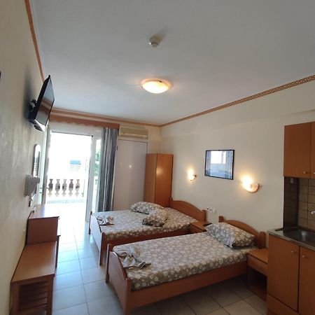 Villa Cosmos Inn Olympiakí Aktí Exterior foto