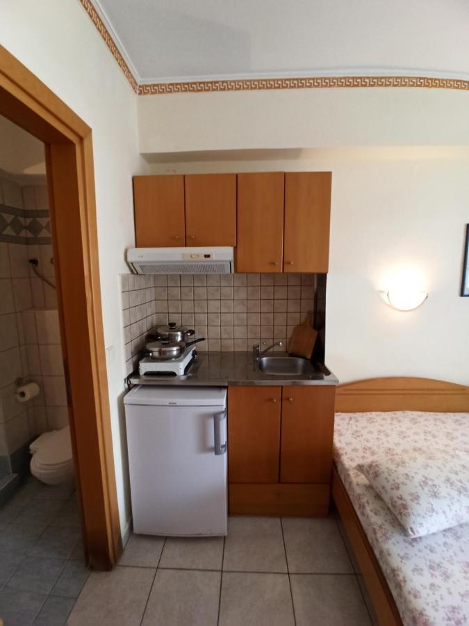 Villa Cosmos Inn Olympiakí Aktí Exterior foto